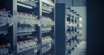Un rapport met en lumière la consommation énergétique excessive des data centers, mettant ainsi le monde face à un risque de crise électrique