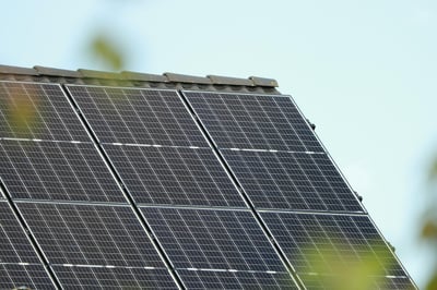 Bouygues Telecom se tourne vers l’énergie solaire : un pas vers une approche durable pour alimenter son réseau