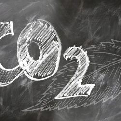 découvrez ce qu'est l'empreinte carbone et comment elle impacte notre planète. apprenez des méthodes efficaces pour réduire vos émissions de co2 au quotidien et contribuer à la lutte contre le changement climatique.