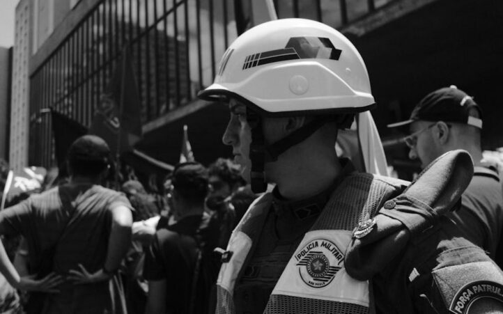 d&eacute;couvrez la dimension sociale, un concept cl&eacute; qui explore les interactions humaines, les communaut&eacute;s et les impacts soci&eacute;taux. plongez dans l'importance des relations sociales et leur influence sur notre quotidien.