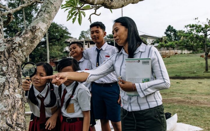découvrez l'importance de l'éducation environnementale pour sensibiliser et mobiliser les générations futures à la protection de notre planète. apprenez des stratégies innovantes pour intégrer l'écologie dans l'enseignement et promouvoir un développement durable.