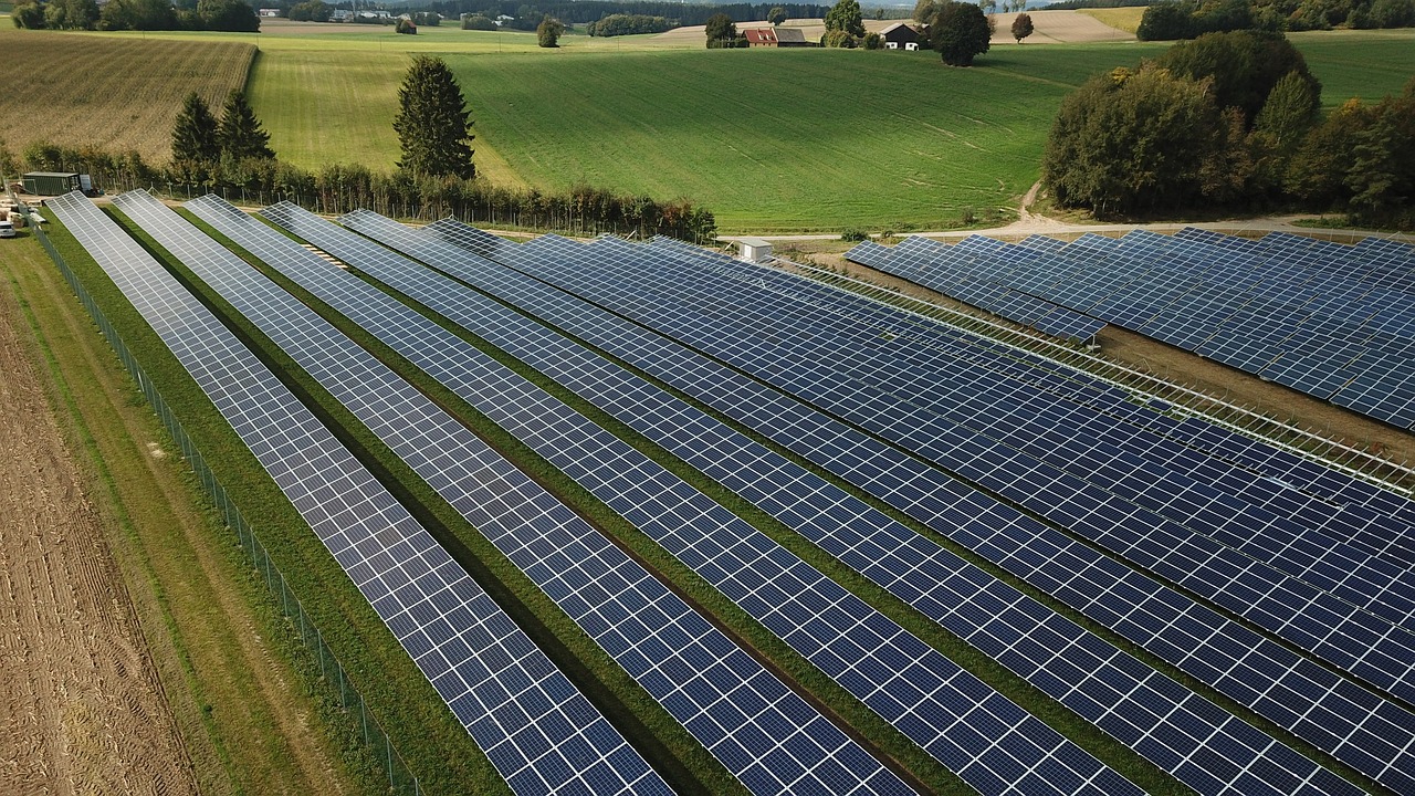 découvrez les avantages de l'énergie solaire, une source d'énergie renouvelable qui réduit votre empreinte carbone et diminue vos factures d'électricité. explorez les technologies solaires, des panneaux photovoltaïques aux chauffe-eau solaires, et apprenez comment cette énergie propre peut transformer votre quotidien.