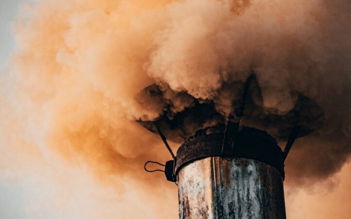 découvrez tout ce que vous devez savoir sur l'empreinte carbone : définition, enjeux environnementaux, calcul et moyens de réduction. apprenez à mesurer l'impact de vos actions sur la planète et adoptez des habitudes durables pour un avenir écoresponsable.