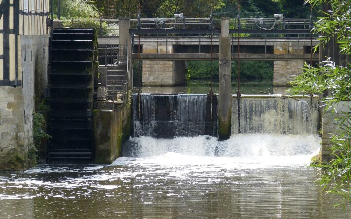 d&eacute;couvrez l'&eacute;nergie hydraulique, une source renouvelable et durable qui transforme la force de l'eau en &eacute;lectricit&eacute;. explorez ses avantages, ses technologies innovantes et son impact sur l'environnement.