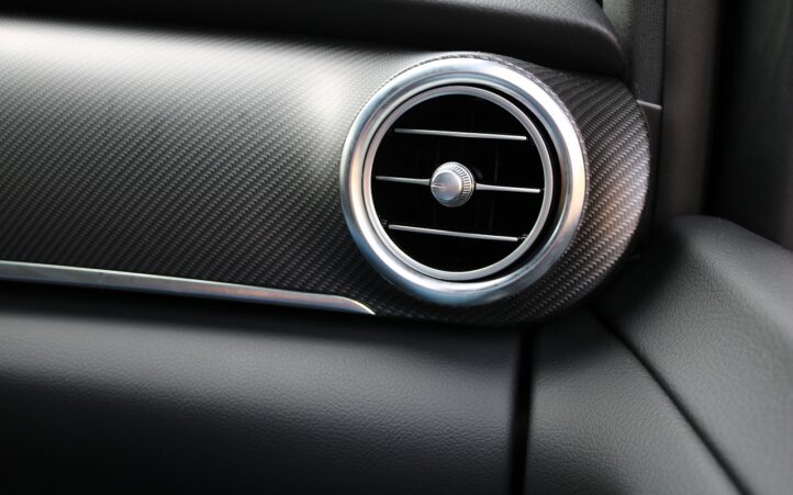 d&eacute;couvrez le r&ocirc;le cl&eacute; d'un analyste des &eacute;missions de carbone, expert en &eacute;valuation et optimisation des performances environnementales. apprenez comment ces professionnels contribuent &agrave; la lutte contre le changement climatique en analysant les donn&eacute;es d'&eacute;missions et en proposant des solutions durables.