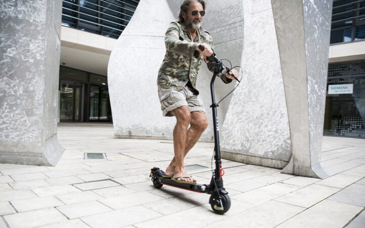 d&eacute;couvrez l'&eacute;lectromobilit&eacute; : une r&eacute;volution verte qui transforme le transport. explorez les avantages des v&eacute;hicules &eacute;lectriques, les infrastructures de recharge et les innovations technologiques qui contribuent &agrave; un avenir durable. rejoignez le mouvement vers une mobilit&eacute; respectueuse de l'environnement.