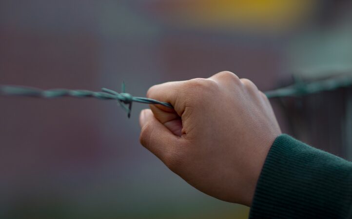 d&eacute;couvrez l'importance des politiques environnementales pour la protection de notre plan&egrave;te. apprenez comment ces mesures peuvent r&eacute;duire la pollution, pr&eacute;server la biodiversit&eacute; et promouvoir un d&eacute;veloppement durable. explorez les initiatives mises en place &agrave; travers le monde pour un avenir plus vert.