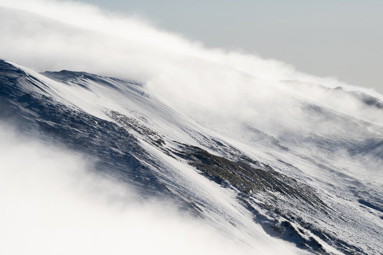 découvrez les paysages à couper le souffle qui embellissent notre planète, des montagnes majestueuses aux vallées verdoyantes, en passant par les plages de sable fin. explorez la beauté naturelle et l'évasion qu'offre chaque destination à travers des panoramas à couper le souffle.