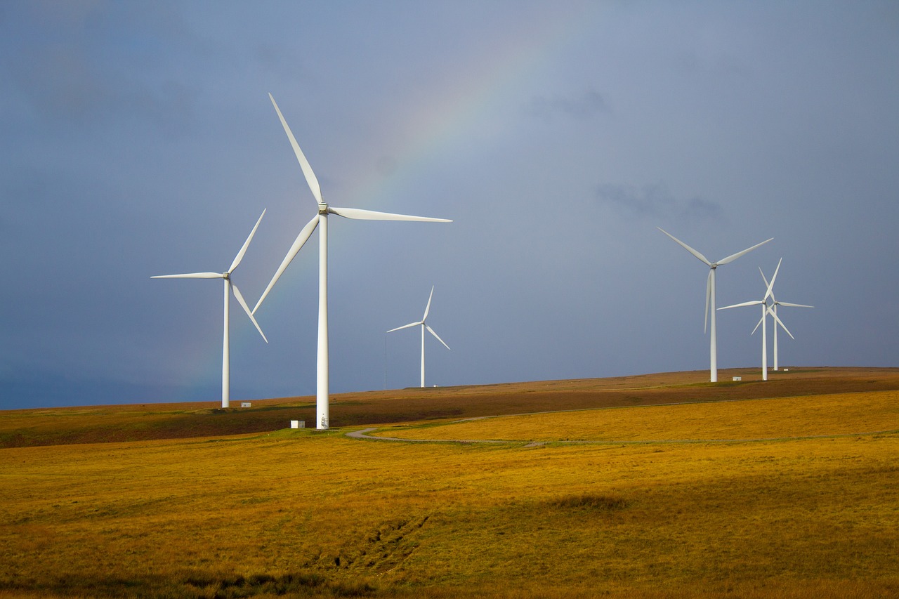 découvrez l'avenir de l'énergie renouvelable avec les éoliennes offshore. apprenez comment ces turbines marines jouent un rôle essentiel dans la transition énergétique, en capturant les puissants vents marins pour produire de l'électricité propre et durable.
