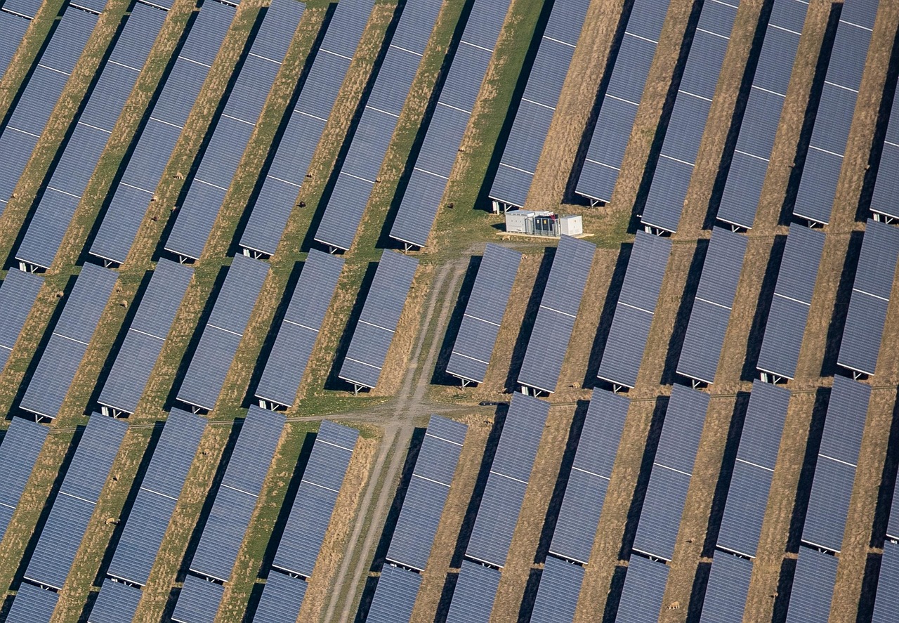découvrez les avantages de l'énergie solaire : une source propre, renouvelable et économique pour alimenter votre maison ou entreprise tout en réduisant votre empreinte carbone.