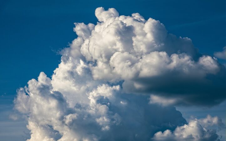 d&eacute;couvrez l'impact du climat sur notre plan&egrave;te, les enjeux du r&eacute;chauffement climatique et les solutions pour un avenir durable.