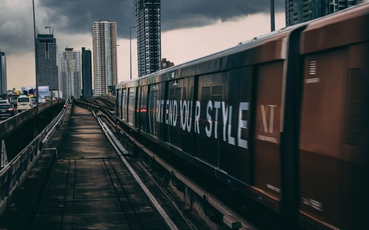 d&eacute;couvrez la ligne ferroviaire montpellier-perpignan, un trajet rapide et confortable entre deux villes du sud de la france, id&eacute;al pour vos d&eacute;placements professionnels et touristiques.