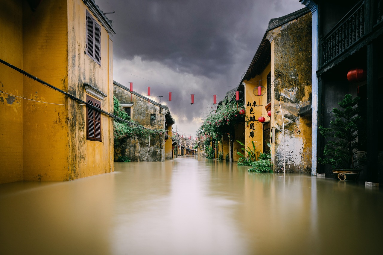 d&eacute;couvrez les inondations historiques qui ont marqu&eacute; notre histoire, leurs causes, impacts et le&ccedil;ons pour mieux pr&eacute;venir les catastrophes futures.